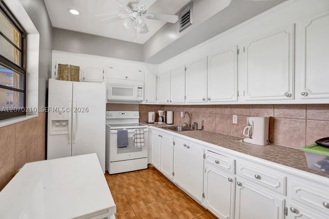 325 SE 11th Ter 107, Dania Beach, FL 33004
