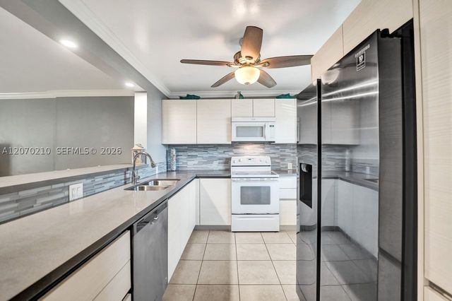 325 SE 11th Ter 107, Dania Beach, FL 33004