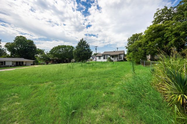 321 W 7th Street, Weatherford, TX 76086