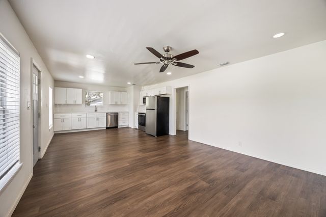 321 W 7th Street, Weatherford, TX 76086