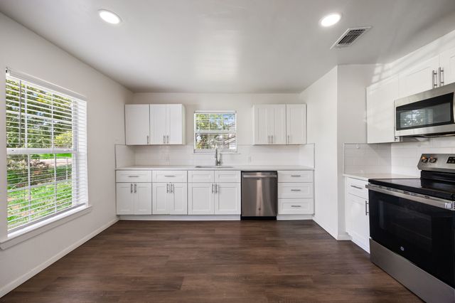 321 W 7th Street, Weatherford, TX 76086