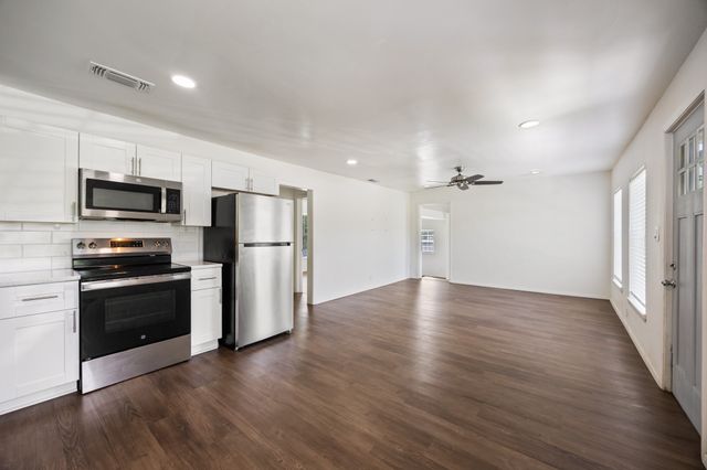 321 W 7th Street, Weatherford, TX 76086