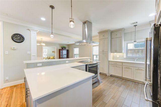 1550 Sue Barnett Drive, Houston, TX 77018