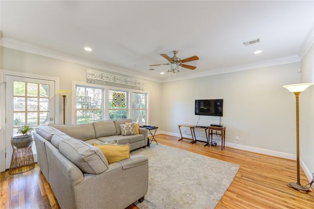 1550 Sue Barnett Drive, Houston, TX 77018