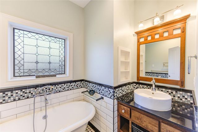 1550 Sue Barnett Drive, Houston, TX 77018