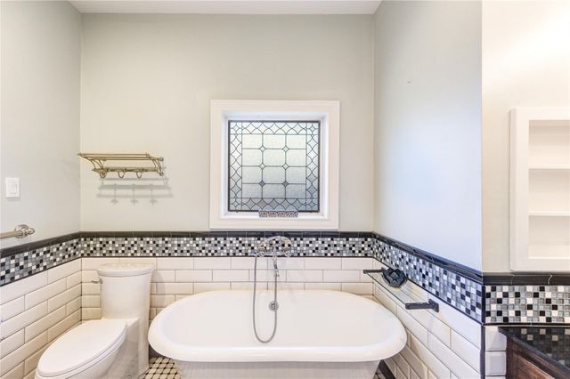 1550 Sue Barnett Drive, Houston, TX 77018