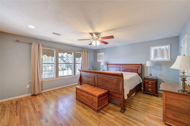 1550 Sue Barnett Drive, Houston, TX 77018