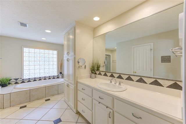 1550 Sue Barnett Drive, Houston, TX 77018