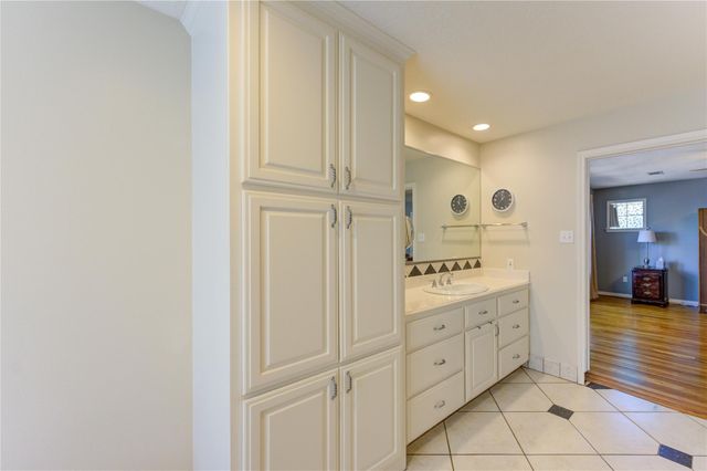 1550 Sue Barnett Drive, Houston, TX 77018