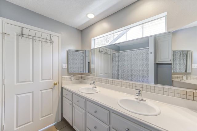 1550 Sue Barnett Drive, Houston, TX 77018