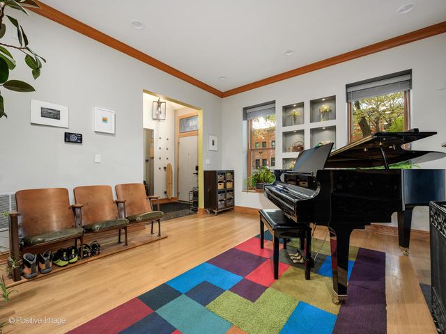 823 S Oakley Boulevard, Chicago, IL 60612