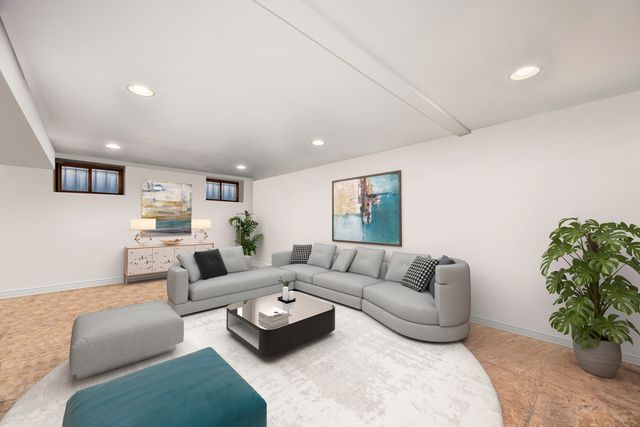 823 S Oakley Boulevard, Chicago, IL 60612