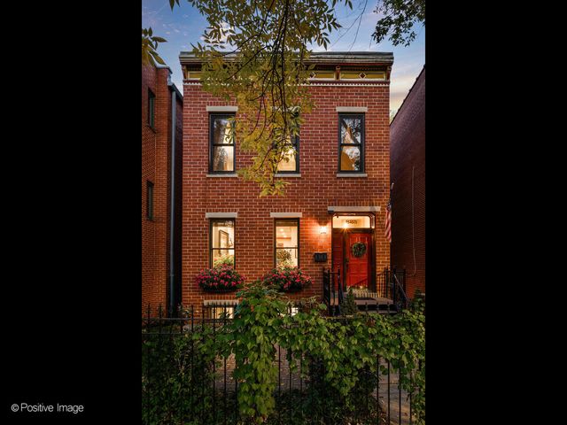 823 S Oakley Boulevard, Chicago, IL 60612