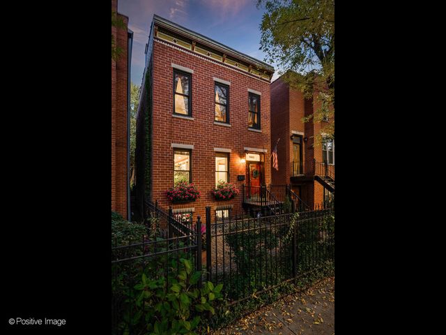 823 S Oakley Boulevard, Chicago, IL 60612