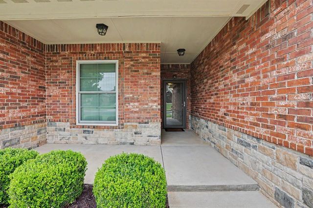 633 Geneva Drive, Edmond, OK 73025