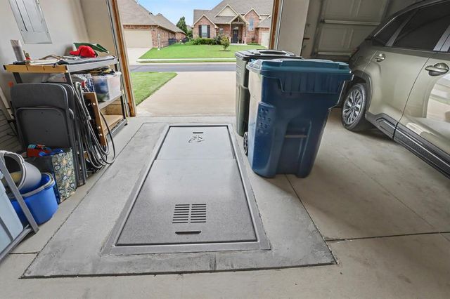 633 Geneva Drive, Edmond, OK 73025