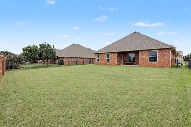 633 Geneva Drive, Edmond, OK 73025