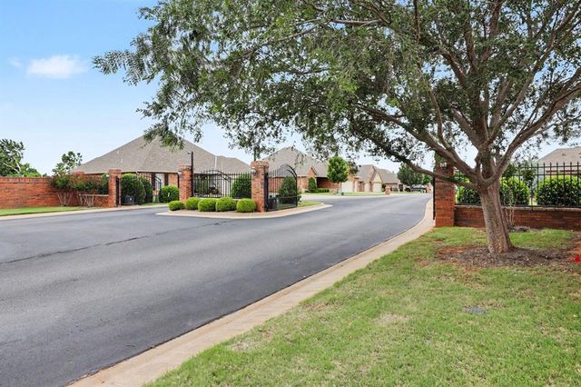 633 Geneva Drive, Edmond, OK 73025