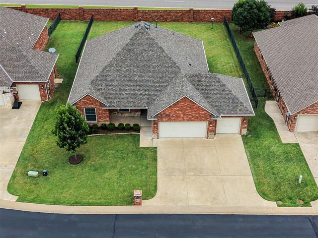 633 Geneva Drive, Edmond, OK 73025