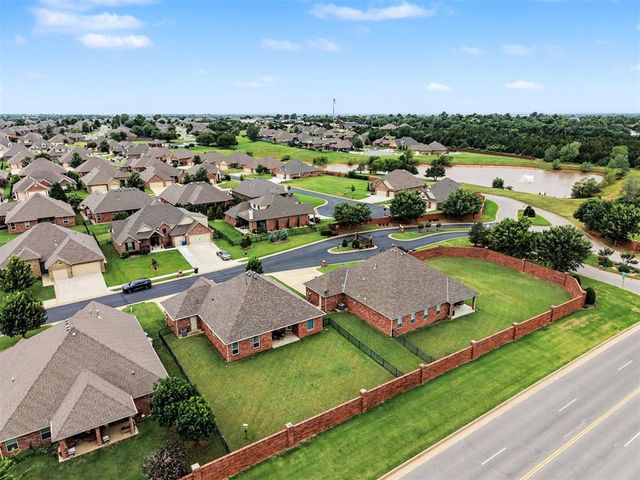 633 Geneva Drive, Edmond, OK 73025