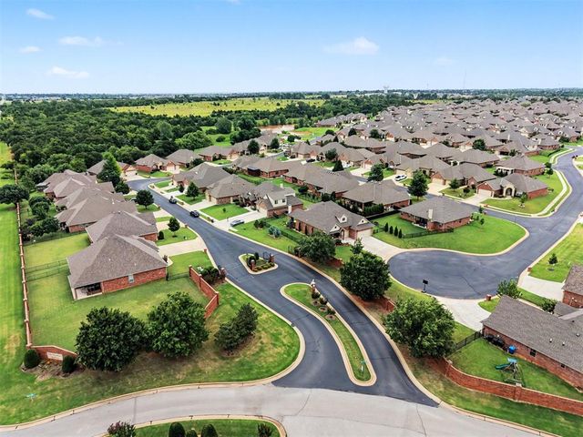 633 Geneva Drive, Edmond, OK 73025