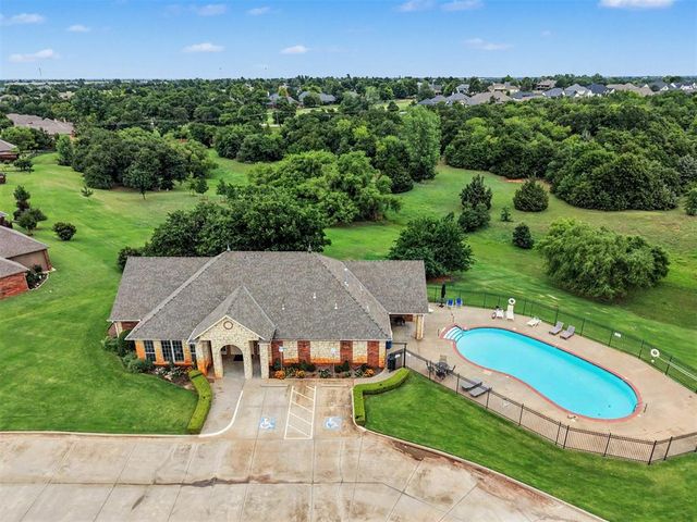 633 Geneva Drive, Edmond, OK 73025