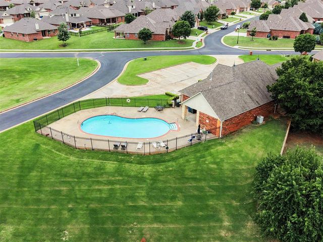 633 Geneva Drive, Edmond, OK 73025