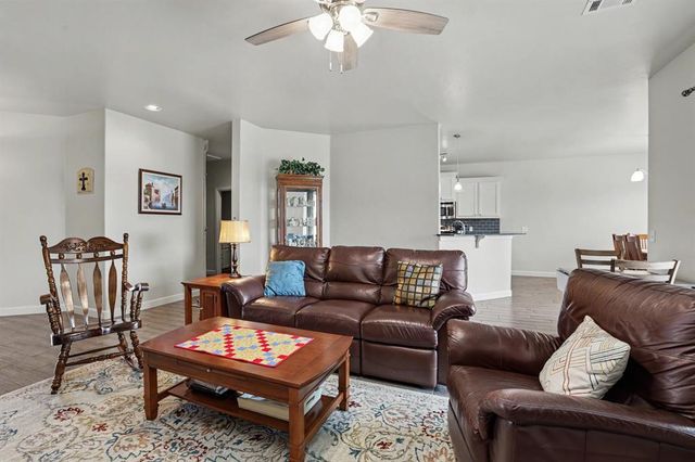 633 Geneva Drive, Edmond, OK 73025