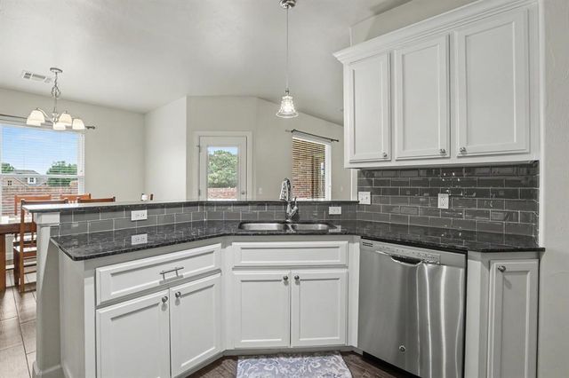 633 Geneva Drive, Edmond, OK 73025