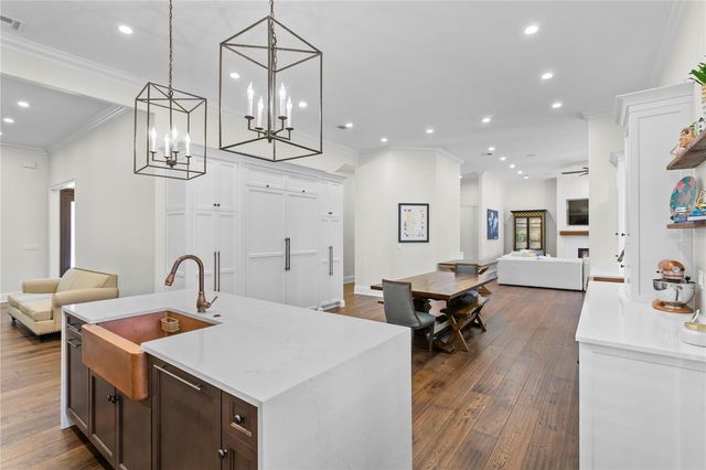 17027 CANDELEDA DE AVILA, Tampa, FL 33613