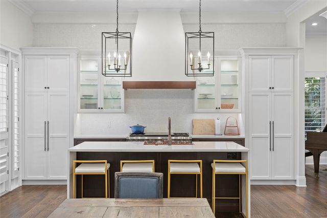 17027 CANDELEDA DE AVILA, Tampa, FL 33613