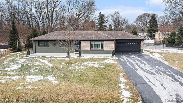 1756 Pedersen Road, Commerce Twp, MI 48390