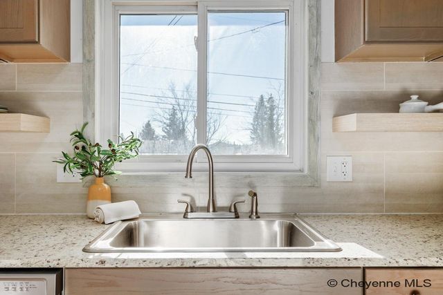 609 RIDGELAND ST, Cheyenne, WY 82009