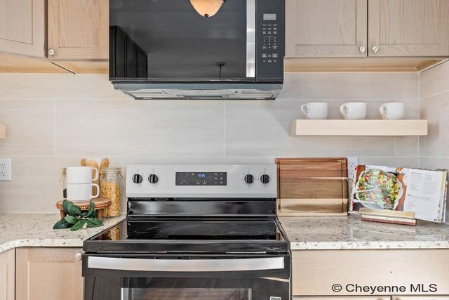 609 RIDGELAND ST, Cheyenne, WY 82009