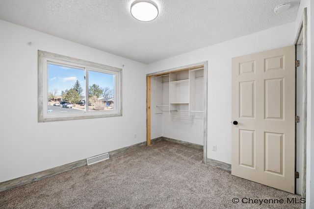 609 RIDGELAND ST, Cheyenne, WY 82009