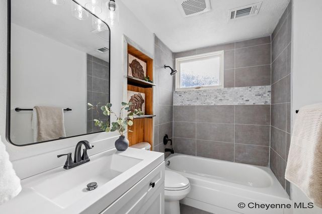 609 RIDGELAND ST, Cheyenne, WY 82009