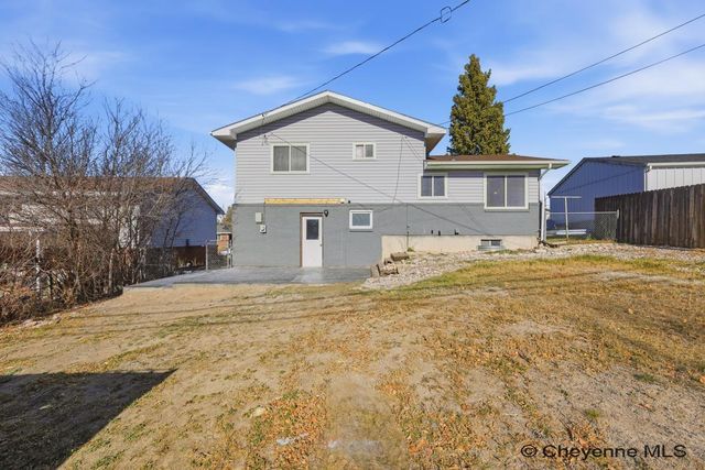 609 RIDGELAND ST, Cheyenne, WY 82009