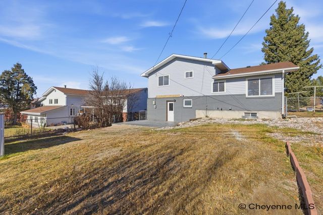 609 RIDGELAND ST, Cheyenne, WY 82009