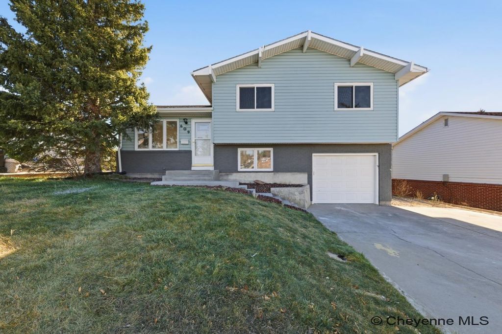 609 RIDGELAND ST, Cheyenne, WY 82009