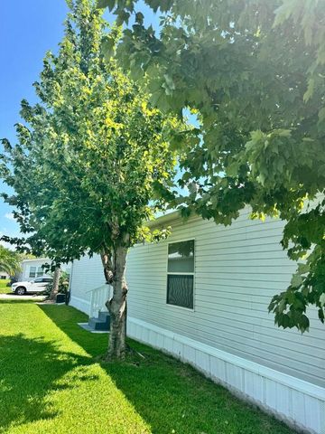 14119 Isla Flores Avenue, Fort Pierce, FL 34951