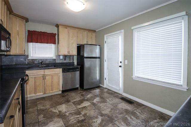 4227 S Rockford Avenue, Tulsa, OK 74105