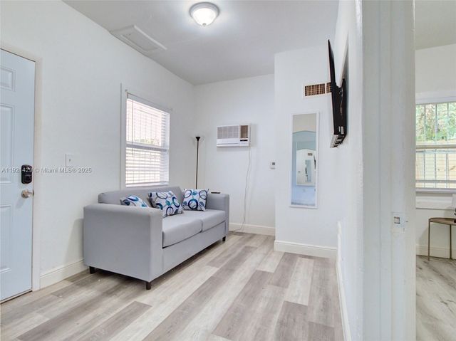 1845 NW 55th St, Miami, FL 33142