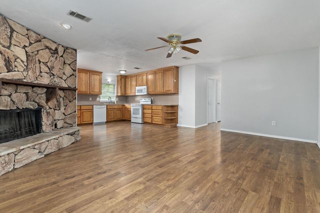 17976 Magnolia Drive, Beaumont, TX 77705