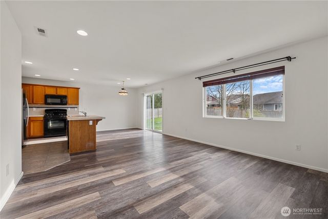 7240 287th Street NW, Stanwood, WA 98292