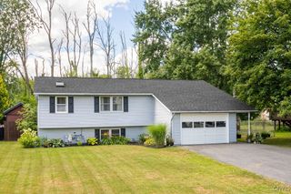 203 Pinewood Drive, Camillus, NY 13031