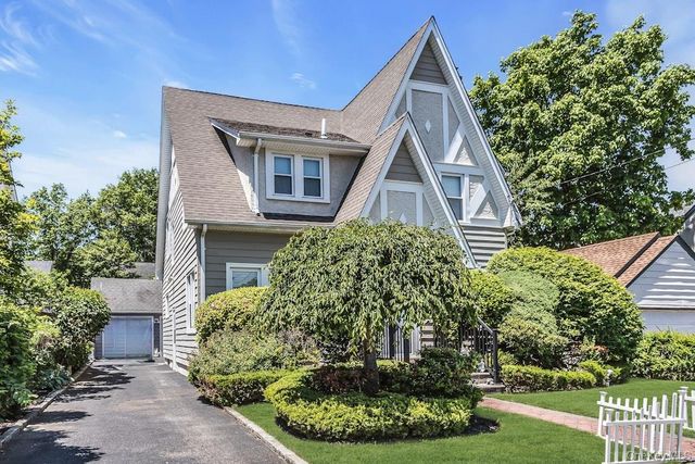 1680 roosevelt Street, Baldwin, NY 11510