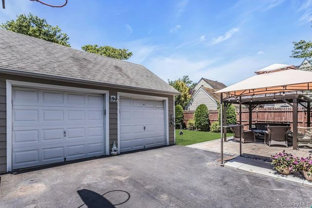 1680 roosevelt Street, Baldwin, NY 11510