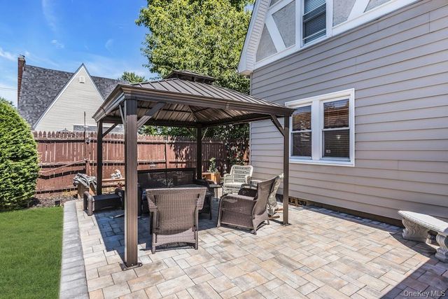 1680 roosevelt Street, Baldwin, NY 11510