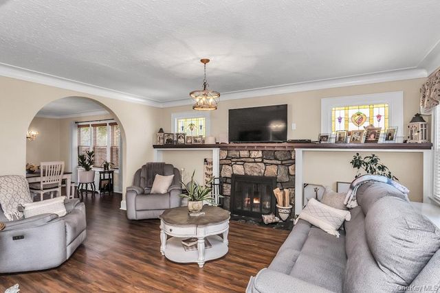 1680 roosevelt Street, Baldwin, NY 11510