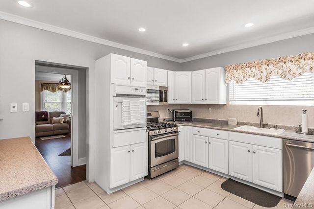 1680 roosevelt Street, Baldwin, NY 11510